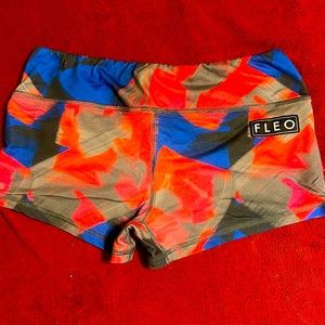 Fleo shorts size large.